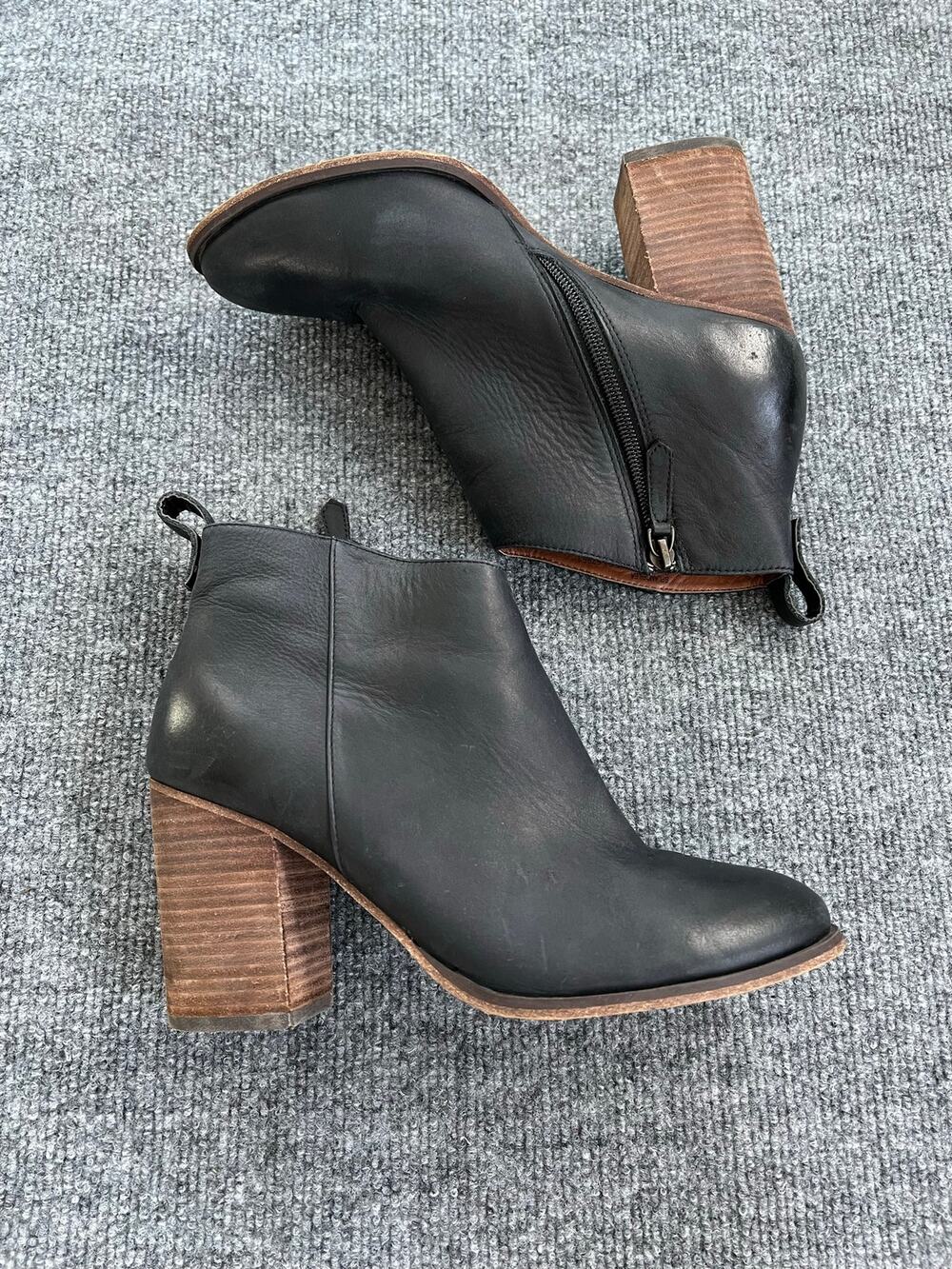 Nordstrom BP Lea Black Distressed Leather Block Heel Bootie Size 8